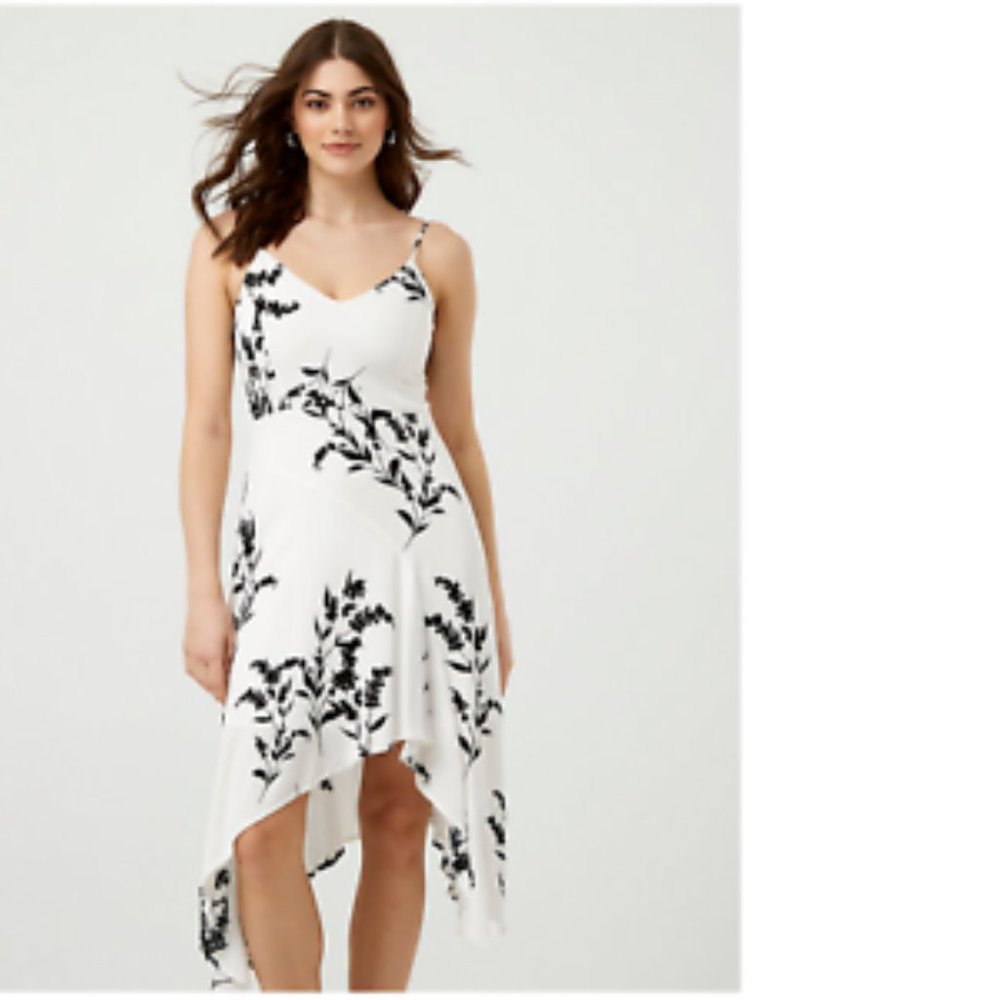NWT Le Chateau PLUS SIZE Floral Crêpe V-Neck Flowing Black White Summer Dress - Picture 2 of 9